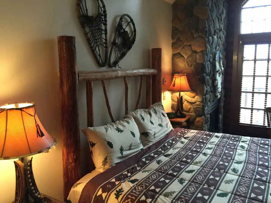 The Mt. Shuksan Room at Sumas Mountain Lodge